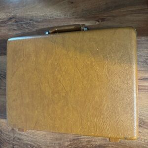 Samsonite tan briefcase